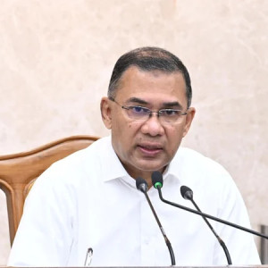 সড়ক থেকে ব্যানার দ্রুত অপসারণের নির্দেশ প্রধানমন্ত্রীর