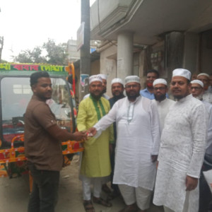 রমজানের মানবিক উদ্যোগ আলীনগর ইউনিয়নের আরিফকে অটো গাড়ি উপহার দিলো জামায়াতে ইসলামী