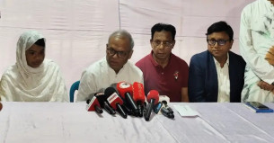 শহীদ পরিবারকে উপেক্ষা করলে গণতন্ত্রের লড়াই সার্থক হবে না: রিজভী