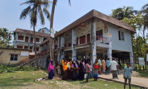 চরফ্যাশনে চাল নিয়ে অনিয়ম নেই বললেন সুবিধাভোগীরা