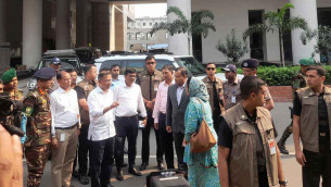 সবাইকে চমকে দিয়ে বঞ্চিত চিকিৎসকদের সামনে হাজির প্রধানমন্ত্রী