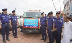 ভোলায় যাত্রীদের জন্য পুলিশের বিশেষ ফ্রি বাস সার্ভিস ও চিকিৎসাসেবা