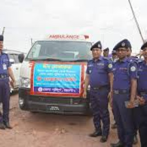 ভোলায় যাত্রীদের জন্য পুলিশের বিশেষ ফ্রি বাস সার্ভিস ও চিকিৎসাসেবা