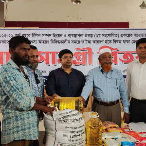 ভোলায় ১৩ হাজার জেলের মাঝে খাদ্য সামগ্রী বিতরণ