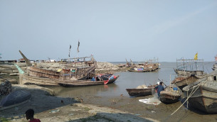 অবরোধের ৩৬ দিন পার হলেও চাল পায়নি লালমোহনের জেলেরা