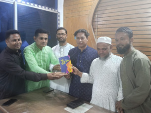 লালমোহন প্রেসক্লাবে মুক্তবুলি ম্যাগাজিনে সুসাহিত্যক মেজর হাফিজ সংখ্যা নিয়ে জমজমাট আড্ডা