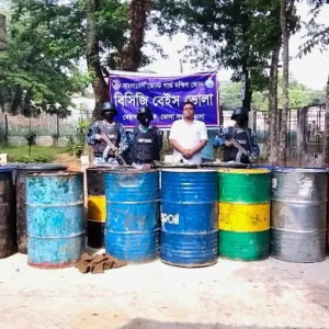 ভোলায় বিপুল পরিমাণ জ্বালানি ও তেল জব্দ