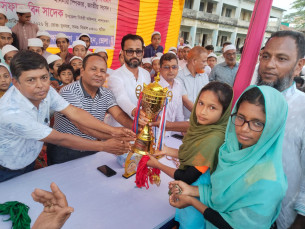 লালমোহনে উপজেলা পর্যায়ে সরকারি প্রাথমিক বিদ্যালয়ের ফুটবল টুনামেন্টের ফাইনাল খেলা অনুষ্ঠিত