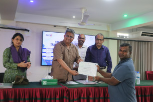 ভোলায় মোবাইল সার্ভিসিং ট্রেডে প্রশিক্ষকদের প্রশিক্ষণ সমাপনী