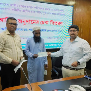 ভোলায় ১৩ অসহায় ও প্রতিবন্ধী ব্যক্তিকে চিকিৎসা অনুদান বিতরণ
