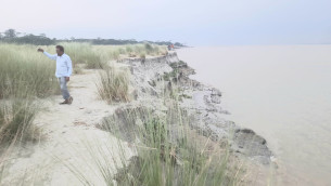 ভোলায় মেঘনার ভাঙনের মুখে হচ্ছে চার ইউনিয়ন