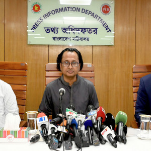 জনগণের দোরগোড়ায় স্বাস্থ্যসেবা পৌঁছে দিতে কাজ করছে সরকার : তথ্য উপদেষ্টা