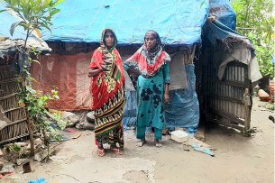 ভোলায় ভাঙন দখল আর অবরুদ্ধ নদীর পাড়ে বৃদ্ধার মানবেতর জীবন