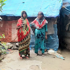 ভোলায় ভাঙন দখল আর অবরুদ্ধ   নদীর পাড়ে বৃদ্ধার মানবেতর জীবন