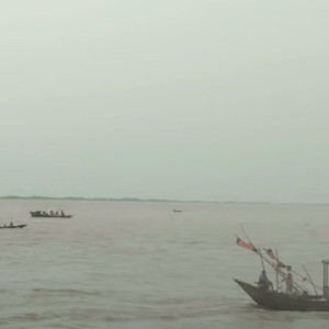 ভোলার ঝড়ের কবলে পড়ে মেঘনায় ৫ নৌকাডুবি