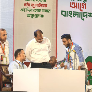 প্রধানমন্ত্রীকে কাছে পেয়ে আবেগাপ্লুত জুলাই শহীদের স্বজনেরা