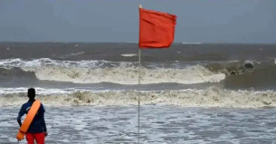 সব সমুদ্রবন্দরে ৩ নম্বর সতর্ক সংকেত বহাল