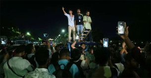 বুধবার পদার্থবিজ্ঞানসহ ৫ বিষয়ের পরীক্ষা, পড়ার টেবিলে নেই পরীক্ষার্থীরা
