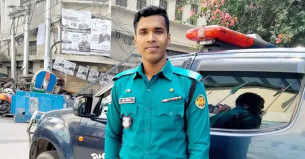 দৌলতখানে চাচাকে মারধর করে পুলিশ সদস্য আটক