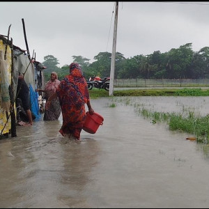মনপুরায় জনজীবন বিপর্যস্ত, পানিবন্দি ২০ হাজার মানুষ; রয়েছে তীব্র খাদ্যসংকট