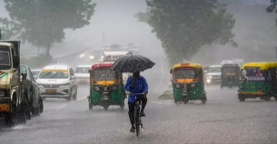 উত্তর-পূর্ব ভারতে ভারী বৃষ্টির সতর্কতা, প্রভাব পড়তে পারে বাংলাদেশে