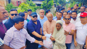 বন্যার্তদের কাছে খাবার পৌঁছে দিতে হবে: রিজভী