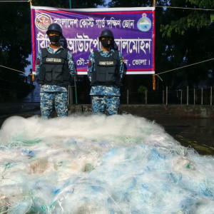 ভোলায় সাড়ে ৫ কোটি টাকার নিষিদ্ধ পলিথিন ও কারেন্ট জাল জব্দ