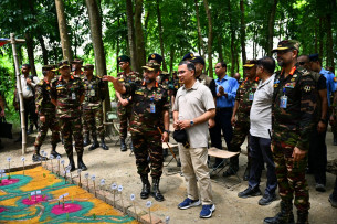 সেনাবাহিনীর গ্রীষ্মকালীন মহড়া আকস্মিক পরিদর্শনে প্রধানমন্ত্রী
