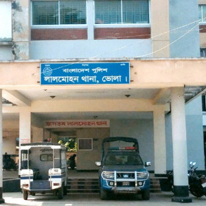 লালমোহনে বাস চাপায় শিশু নিহত
