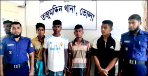 তজুমুদ্দিনে নারী-পুরুষকে জুতার মালা পরিয়ে হেনস্তার ভিডিও ভাইরাল , থানায় মামলা আটক ৪