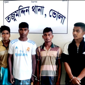 তজুমদ্দিনে চাঁদার দাবীতে নারী-পুরুষকে হেনস্থার ঘটনায় আটক-৪