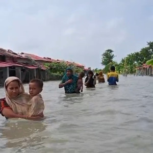 মনপুরায় জোয়ারে ভাসলো আবাসন প্রকল্পের বাসিন্দরা, পানবন্দি হাজার হাজার মানুষ