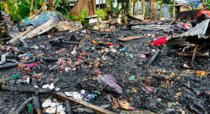 লালমোহনে ভয়াবহ অগ্নিকান্ডে দুইটি বসতঘর পুড়ে ছাই