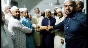তজুমদ্দিনে অসুস্থ ইমামকে অনুদান দিলেন ইমাম মুয়াজ্জিন কল্যাণ সংগঠন