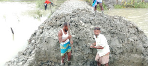 মনপুরায় টানা বর্ষণ ও জলাবদ্ধতায় ফসল রাস্তাঘাট ও ঘর বাড়ির ব্যাপক ক্ষতি