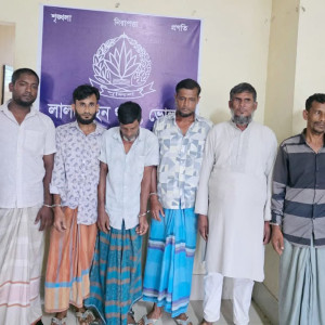 লালমোহনে ৬ জুয়াড়ি আটক