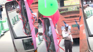 প্রথম দিনেই পিংক বাসে ‘বলাকার’ ধাক্কা