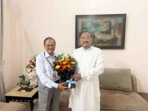 ভারপ্রাপ্ত রাষ্ট্রপতি হাফিজ উদ্দিন আহমেদের সঙ্গে গোলাম নবী আলমগীরের সৌজন্য সাক্ষাৎ