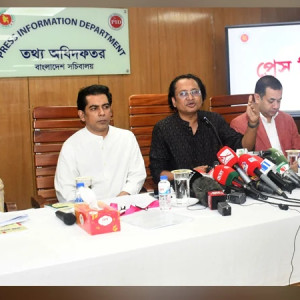 দেশে সারের সংকট নেই, পর্যাপ্ত মজুত আছে: তথ্য উপদেষ্টা