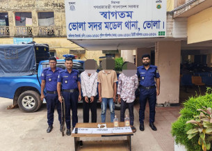 ভোলায় পুলিশের অভিযানে মদ ইয়াবা ও গাঁজাসহ আটক-৩