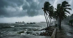 ৩ নম্বর সতর্ক সংকেত বহাল, জেলেদের বিশেষ নির্দেশনা