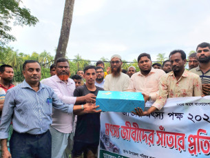 দৌলতখানে সাঁতার প্রতিযোগিতা ও পুরস্কার বিতরণ