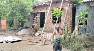 দৌলতখানে জমি বিরোধে পরিবারকে ঘরছাড়া, আদালতের নিষেধাজ্ঞা অমান্য করে ঘর নির্মাণের অভিযোগ
