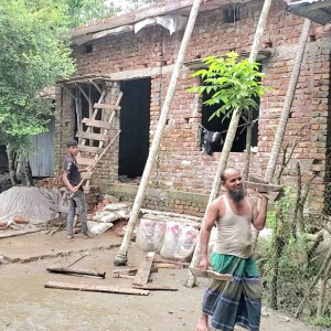 দৌলতখানে জমি বিরোধে পরিবারকে ঘরছাড়া, আদালতের নিষেধাজ্ঞা অমান্য করে ঘর নির্মাণের অভিযোগ