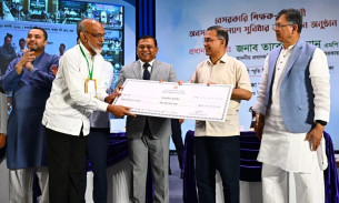 বেসরকারি শিক্ষক-কর্মচারীদের অবসর ও কল্যাণ সুবিধার অর্থ প্রদান অনুষ্ঠানের উদ্বোধন প্রধানমন্ত্রীর