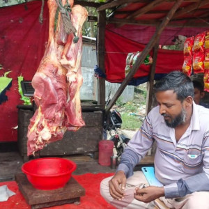 ভোলায় পচা গরুর মাংস বিক্রির অভিযোগে কসাইকে জরিমানা
