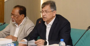 সময়ের সঙ্গে রোহিঙ্গা ক্যাম্পে সশস্ত্র গোষ্ঠীর তৎপরতা বেড়েছে : স্বরাষ্ট্রমন্ত্রী
