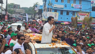 মন্ত্রী হওয়ার পর প্রথম ভোলায়, বৈরী আবহাওয়ায়ও পার্থকে পথে পথে ফুলেল সংবর্ধনা