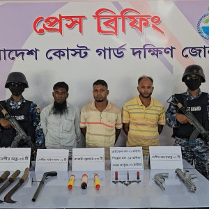 তজুমুদ্দিনে দেশীয় অস্ত্র-গোলাবারুদসহ আটক-৩