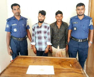 দৌলতখানে ইয়াবাসহ ২ জন গ্রেফতার